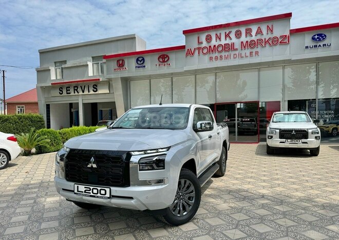 Mitsubishi L200-1