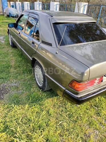Mercedes 190 1989, 567,987 km - 2.0 l - Salyan
