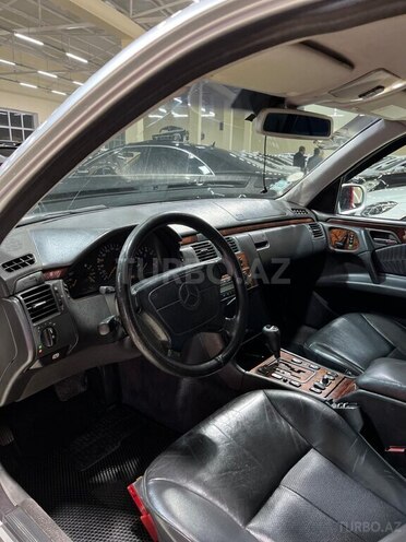 Mercedes E 240 1999, 288,888 km - 2.4 l - Sumqayıt