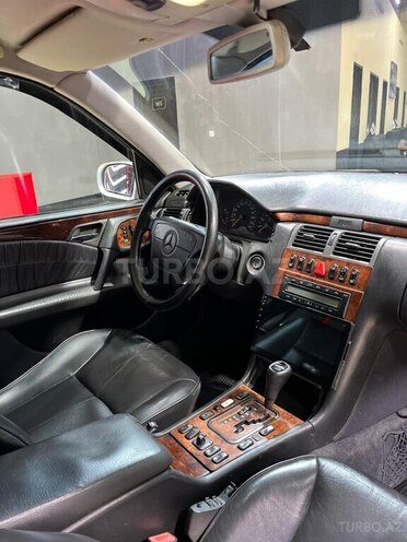 Mercedes E 240 1999, 288,888 km - 2.4 l - Sumqayıt