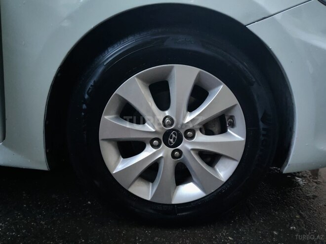 Hyundai Accent 2016, 100,100 km - 1.6 l - Bakı