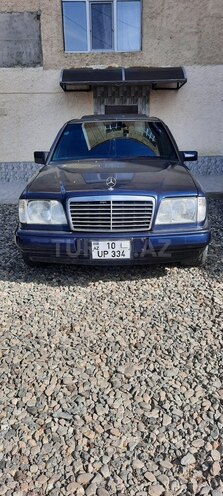 Mercedes E 220 1995, 421,000 km - 2.2 l - Sumqayıt
