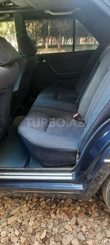 Mercedes E 220 1995, 421,000 km - 2.2 l - Sumqayıt