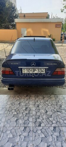 Mercedes E 220 1995, 421,000 km - 2.2 l - Sumqayıt