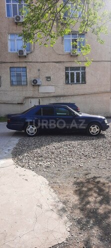 Mercedes E 220 1995, 421,000 km - 2.2 l - Sumqayıt