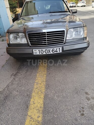 Mercedes E 220 1993, 378,000 km - 2.2 l - Bakı