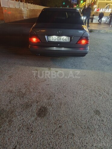Mercedes E 220 1993, 378,000 km - 2.2 l - Bakı