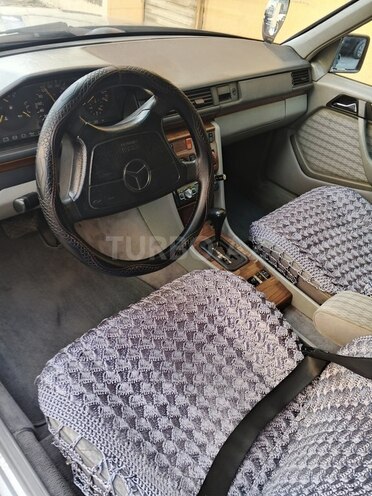Mercedes E 220 1993, 378,000 km - 2.2 l - Bakı