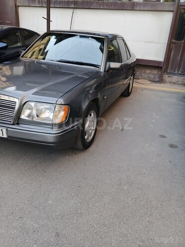 Mercedes E 220 1993, 378,000 km - 2.2 l - Bakı