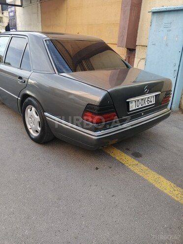 Mercedes E 220 1993, 378,000 km - 2.2 l - Bakı