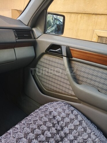 Mercedes E 220 1993, 378,000 km - 2.2 l - Bakı