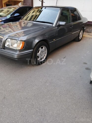 Mercedes E 220 1993, 378,000 km - 2.2 l - Bakı