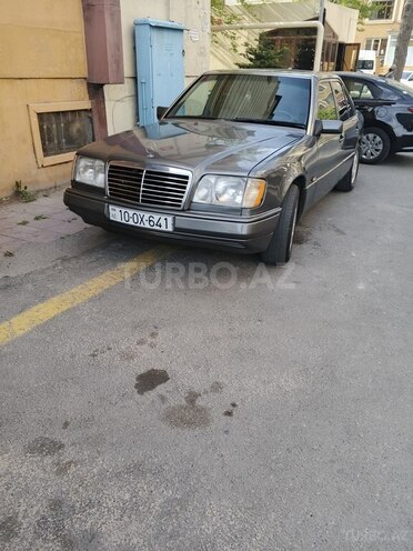Mercedes E 220 1993, 378,000 km - 2.2 l - Bakı