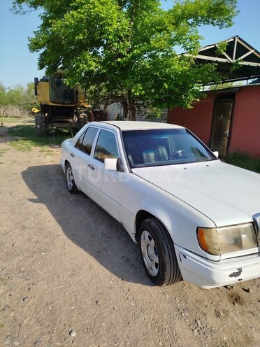 Mercedes E 200 d 1992, 279,013 km - 2.0 l - Füzuli