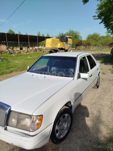 Mercedes E 200 d 1992, 279,013 km - 2.0 l - Füzuli