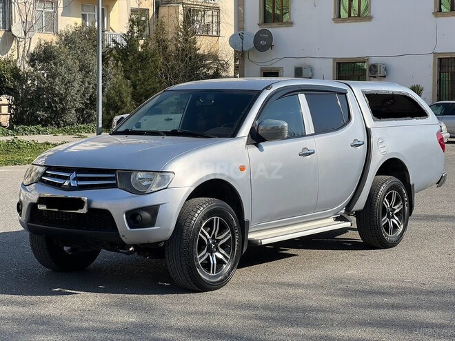 Mitsubishi L200 2013, 385,000 km - 2.5 l - Bakı