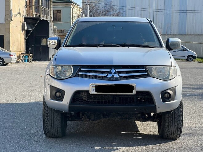 Mitsubishi L200 2013, 385,000 km - 2.5 l - Bakı