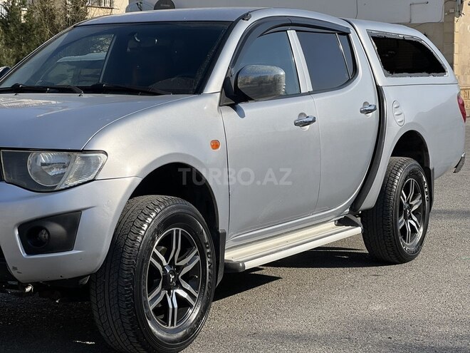 Mitsubishi L200 2013, 385,000 km - 2.5 l - Bakı