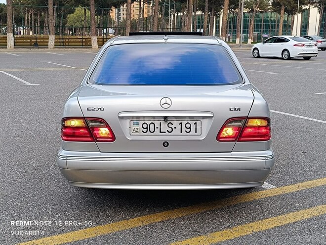 Mercedes E 270 2001, 415,000 km - 2.7 l - Sumqayıt