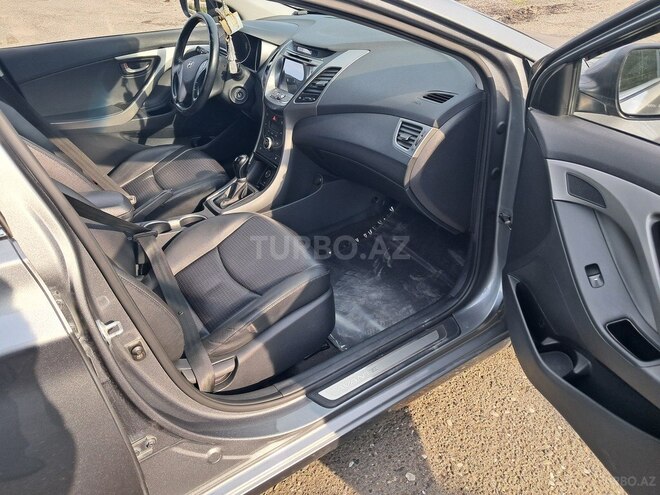 Hyundai Elantra 2015, 210,545 km - 1.6 l - Bakı