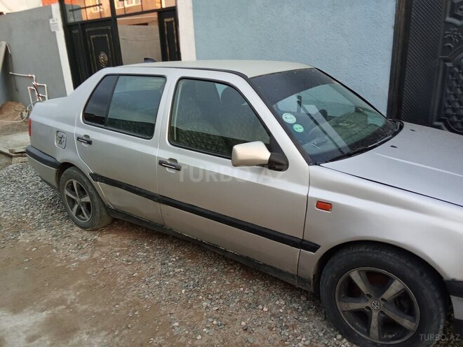 Volkswagen Vento 1993, 258,000 km - 2.0 l - Bakı