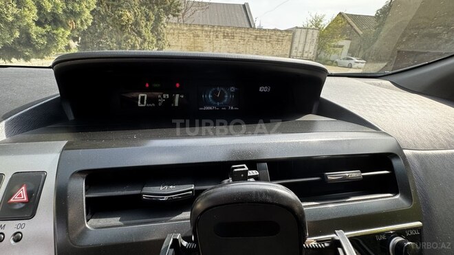 Toyota Prius V 2015, 200,671 km - 1.8 l - Bakı