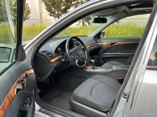 Mercedes E 270 2002, 302,000 km - 2.7 л - Bakı