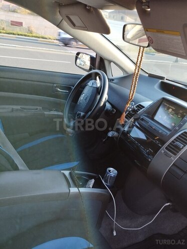 Toyota Prius-5
