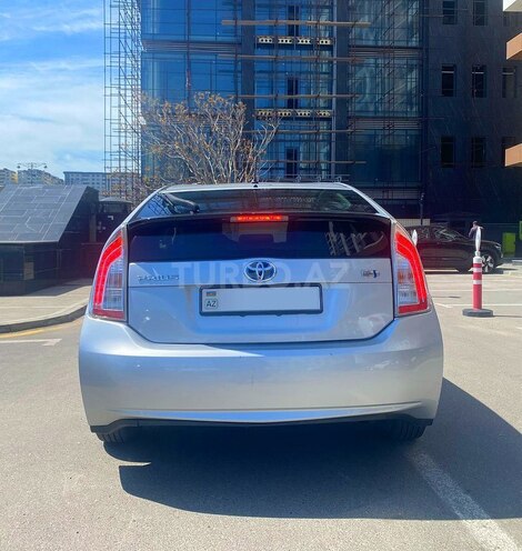Toyota Prius-4