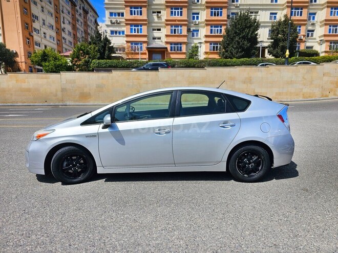 Toyota Prius-3