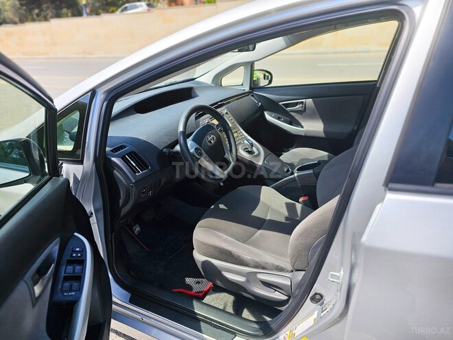 Toyota Prius-9