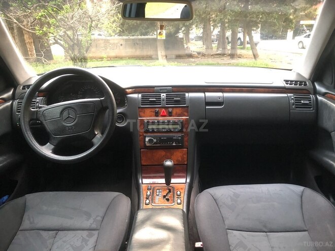 Mercedes E 240 1998, 321,000 km - 2.4 l - Bakı