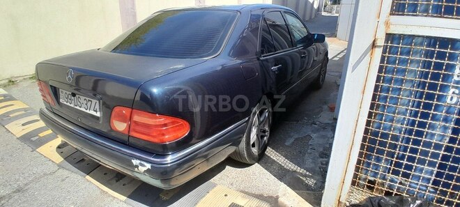 Mercedes E 240 1998, 432,000 km - 2.4 l - Bakı