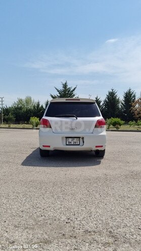 Mitsubishi Airtrek-9