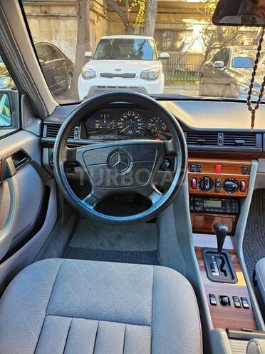 Mercedes E 220 1995, 334,000 km - 2.2 l - Bakı
