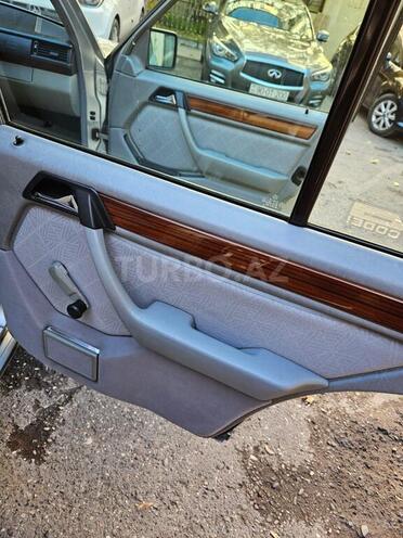 Mercedes E 220 1995, 334,000 km - 2.2 l - Bakı