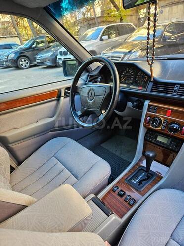 Mercedes E 220 1995, 334,000 km - 2.2 l - Bakı