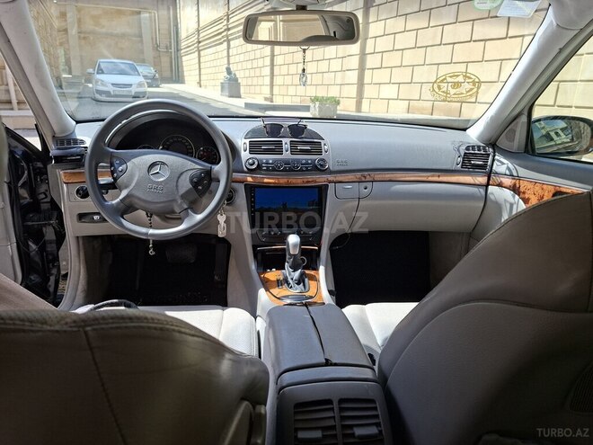 Mercedes E 240 2004, 297,000 km - 2.4 l - Bakı