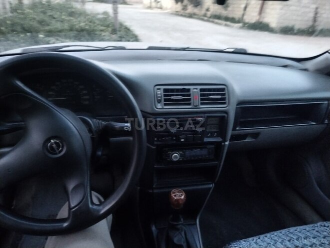 Opel Vectra 1993, 200,000 km - 2.0 l - Bakı