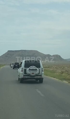 Mitsubishi Pajero-6