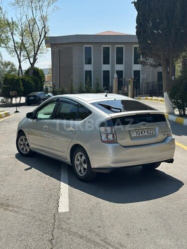 Toyota Prius-5