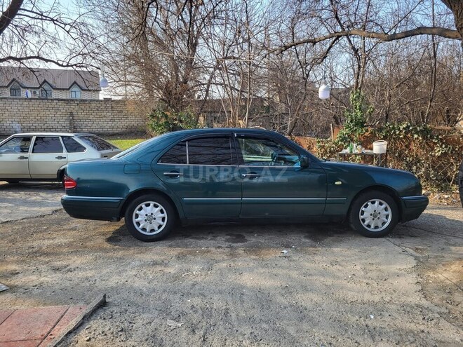 Mercedes E 200 1995, 429,000 km - 2.0 l - Bərdə