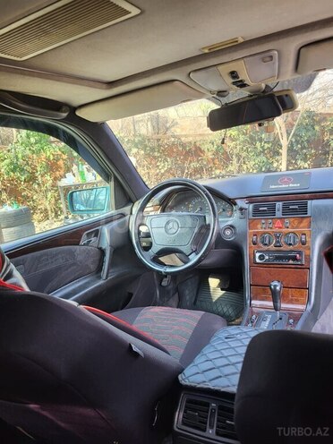 Mercedes E 200 1995, 429,000 km - 2.0 l - Bərdə
