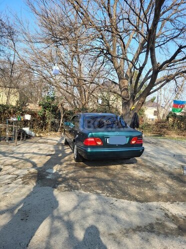 Mercedes E 200 1995, 429,000 km - 2.0 l - Bərdə