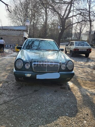 Mercedes E 200 1995, 429,000 km - 2.0 l - Bərdə