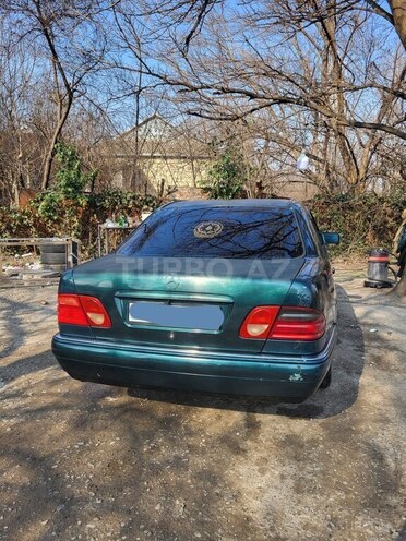 Mercedes E 200 1995, 429,000 km - 2.0 l - Bərdə