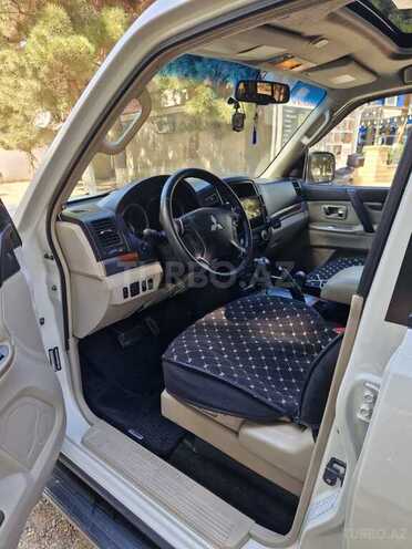 Mitsubishi Pajero-8