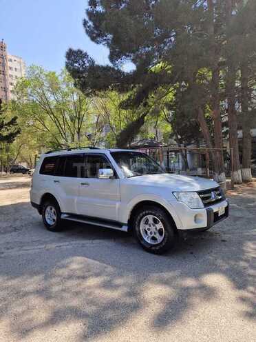 Mitsubishi Pajero-2
