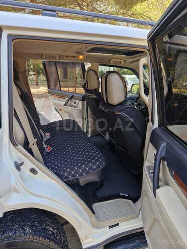 Mitsubishi Pajero-5