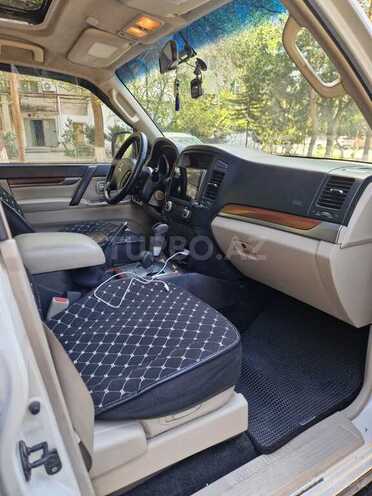 Mitsubishi Pajero-7